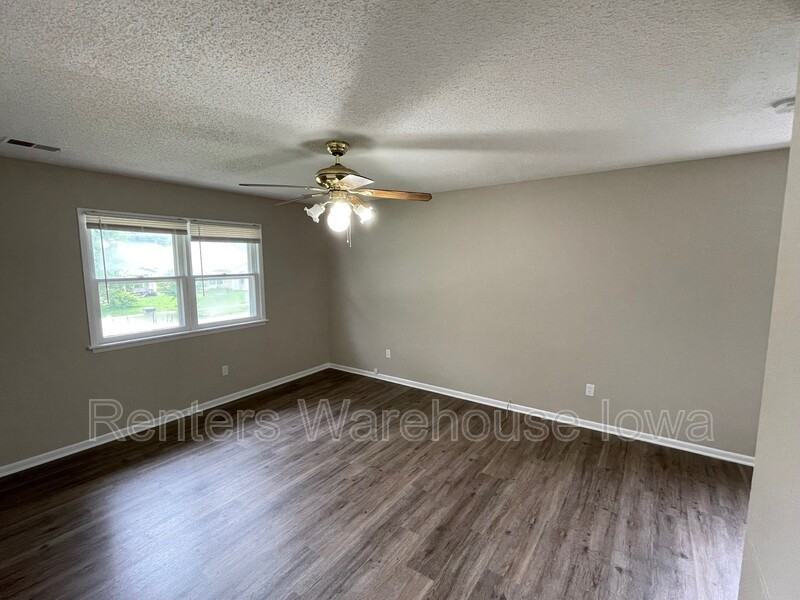 802 Se 10th St - Photo 2 of 16