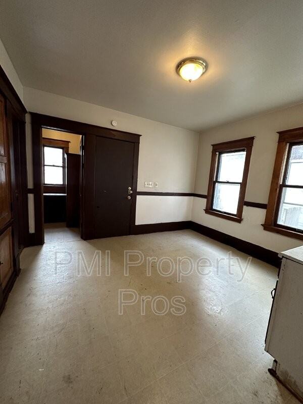 2566 N 41st St - Photo 5 of 8