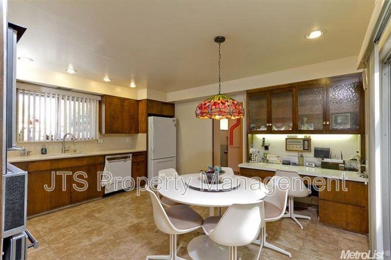 932 Stern Cir - Photo 2 of 21