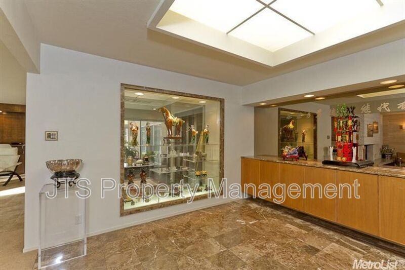 932 Stern Cir - Photo 3 of 21