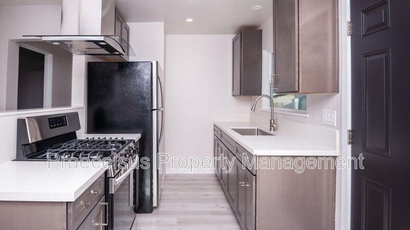 112 E 5th St - Photo 7 of 13