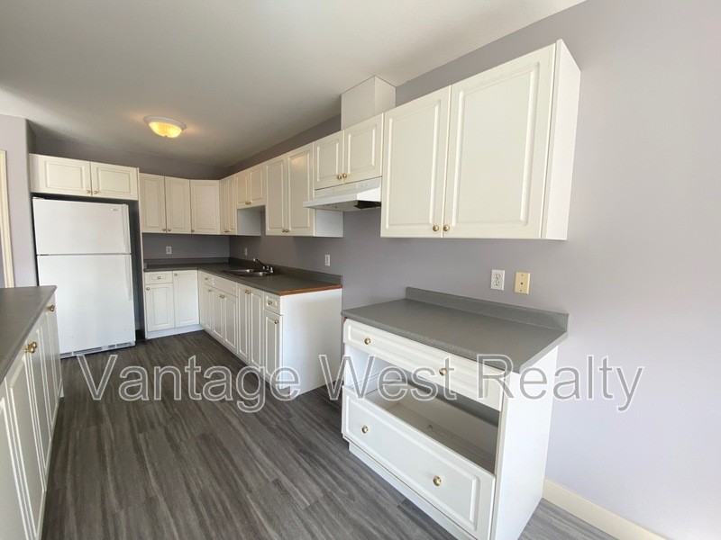 744 Dehart Avenue - Photo 2 of 33