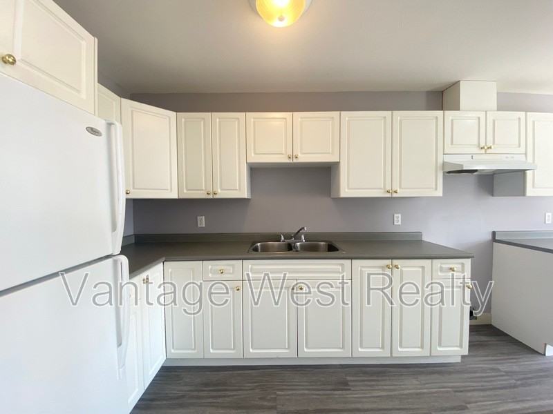 744 Dehart Avenue - Photo 3 of 33