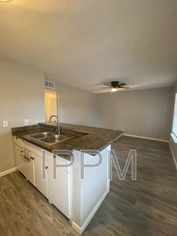 910 E Adams Ave #7 - Photo 4 of 8