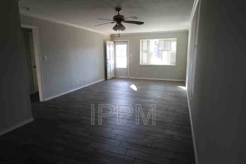 1716 Palm Valley Dr W - Photo 3 of 20