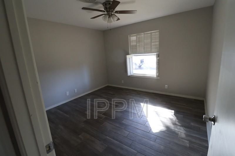 1716 Palm Valley Dr W - Photo 6 of 20