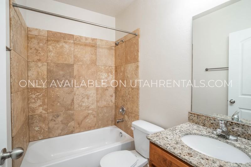 698 Es #B - Photo 2 of 22