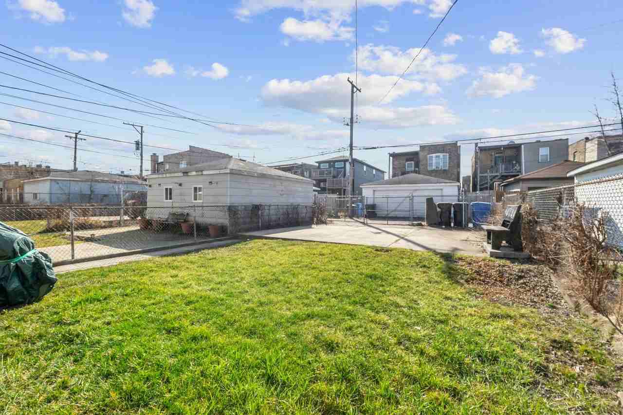 5229 W Potomac Ave - Photo 3 of 17