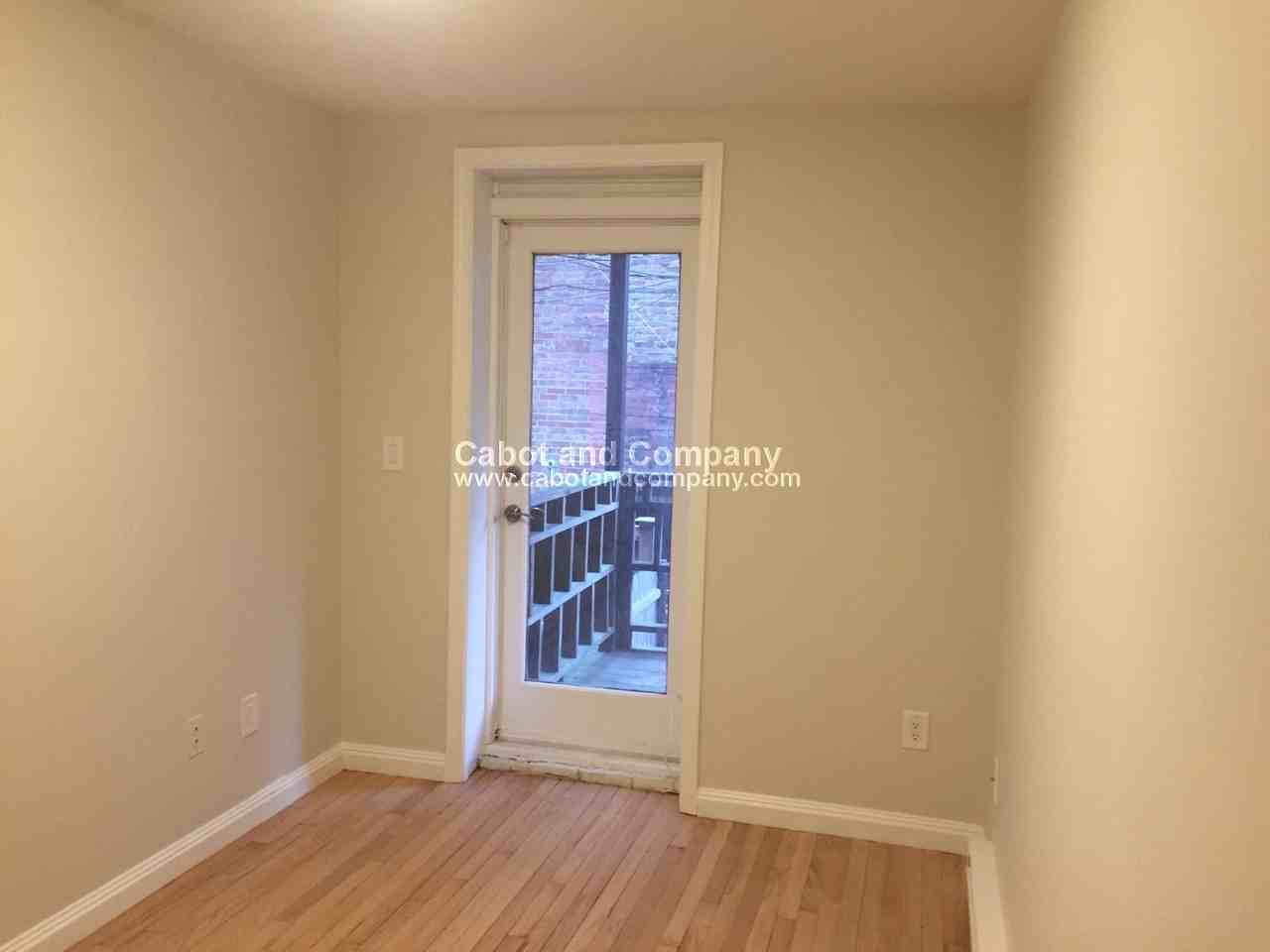 33 Hanson St #2 - Photo 5 of 9