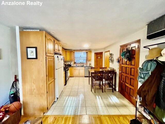 170 Endicott St #1 - Photo 4 of 15