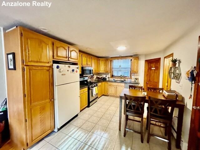 170 Endicott St #1 - Photo 5 of 15