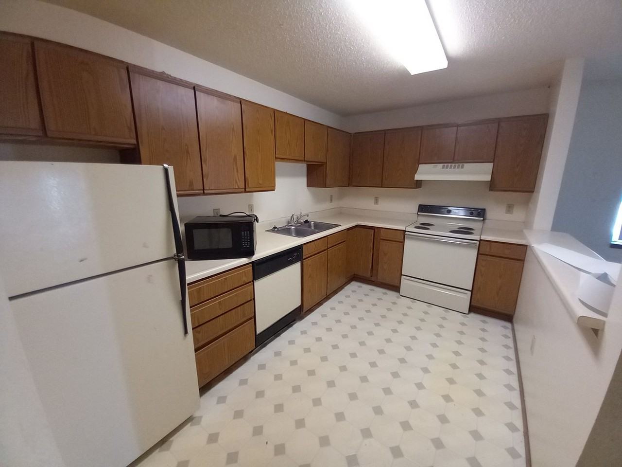 Southern Cross Apartments - Photo 7 of 15