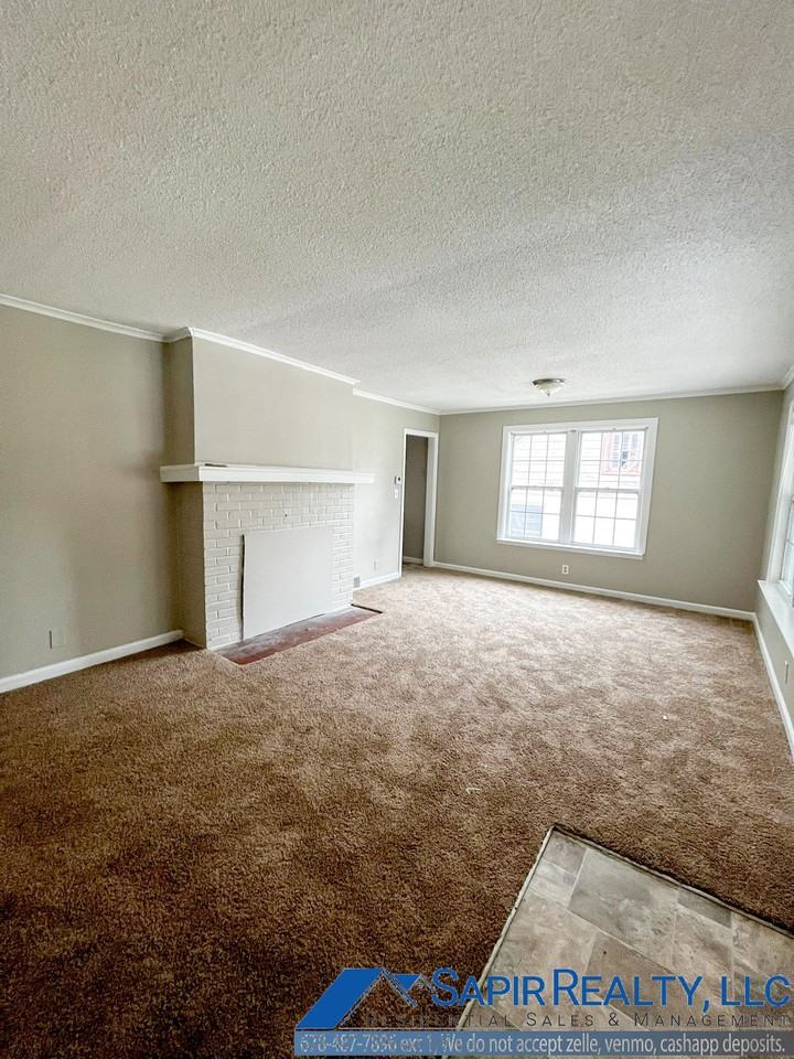 502 Lynnhaven Dr Sw - Photo 2 of 10