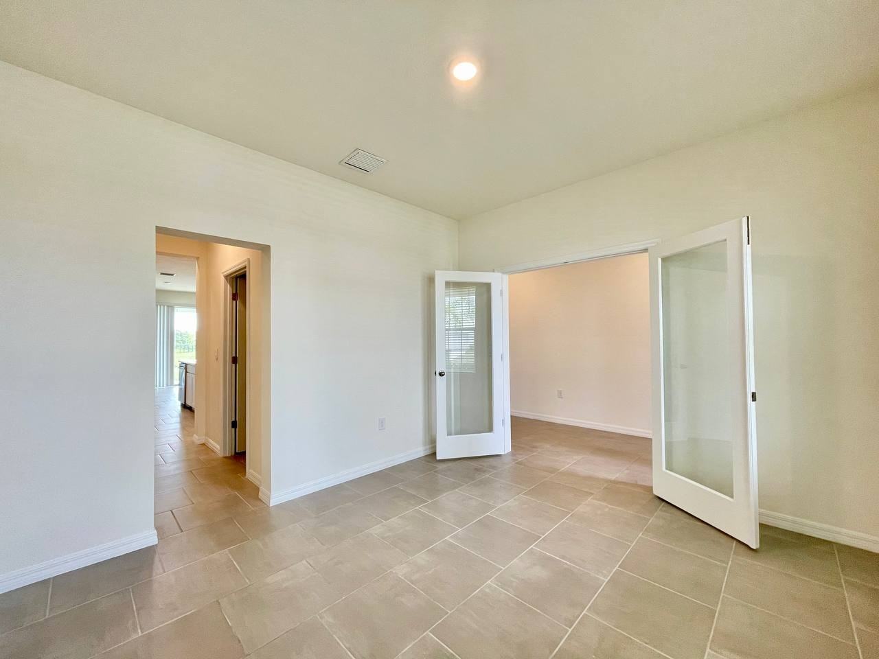 5520 Hollingworth Trl - Photo 4 of 50