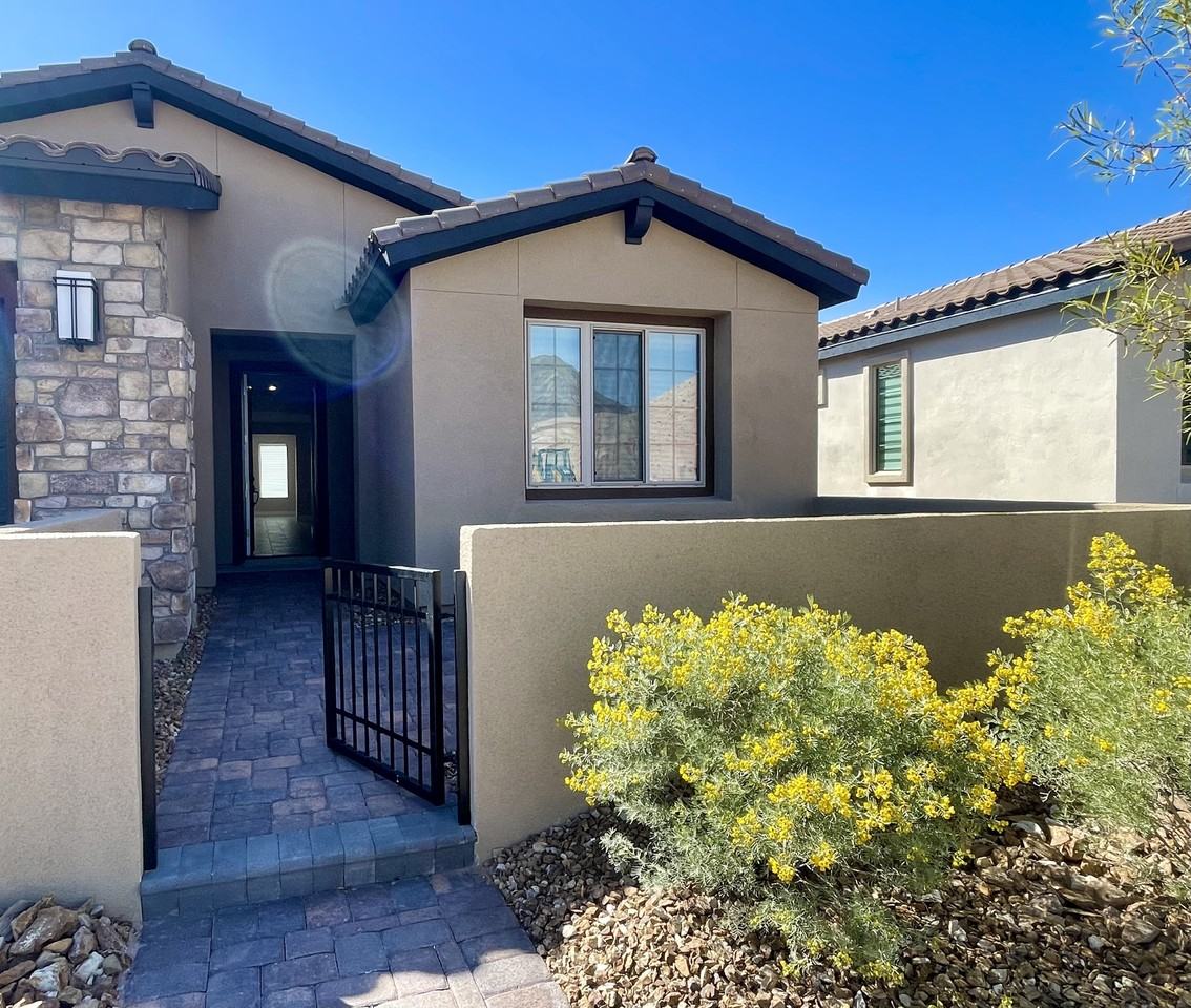 223 Sun Glaze Ave - Photo 2 of 50