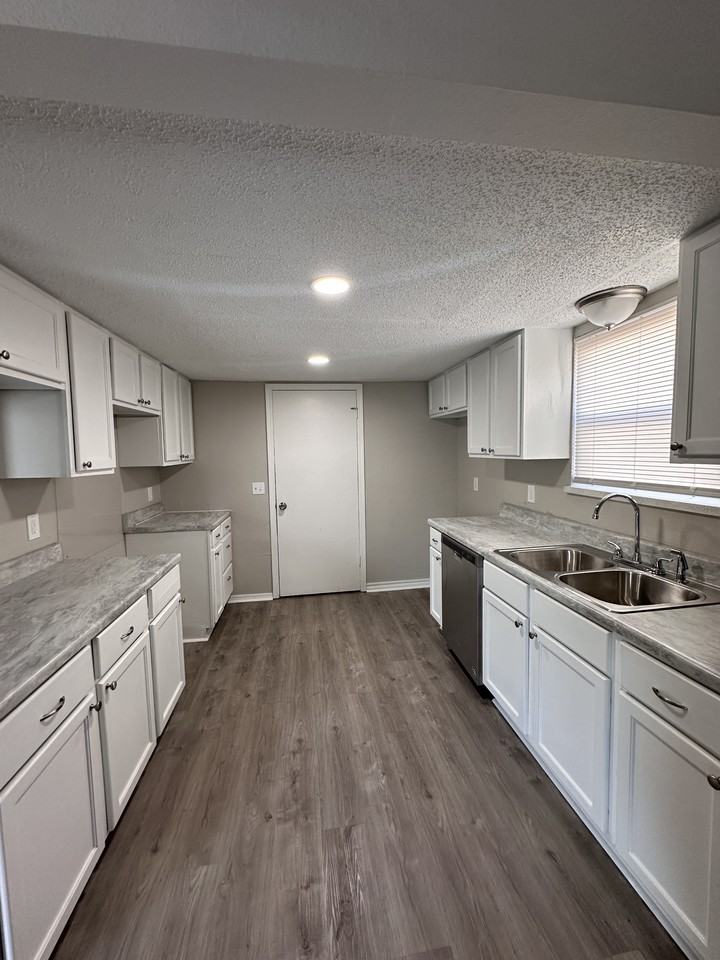 4700 Clendon Way - Photo 3 of 10