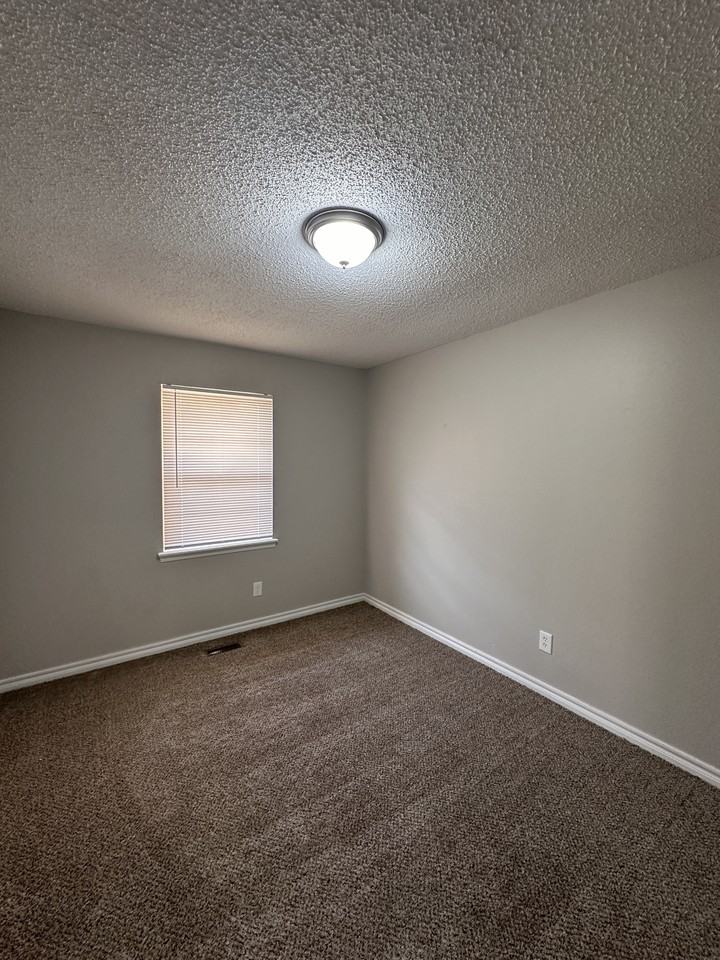 4700 Clendon Way - Photo 5 of 10