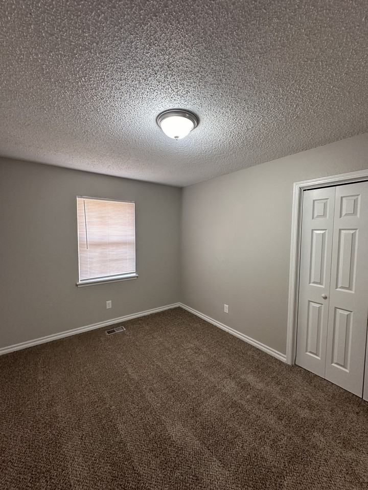 4700 Clendon Way - Photo 6 of 10