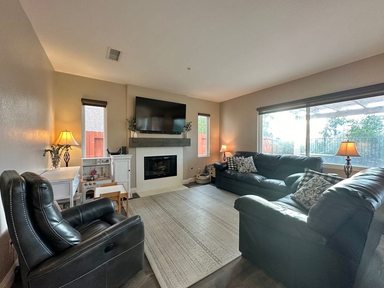 861 Pohl Pl - Photo 4 of 16