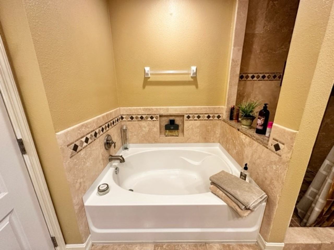 4232 Messina Dr - Photo 6 of 27