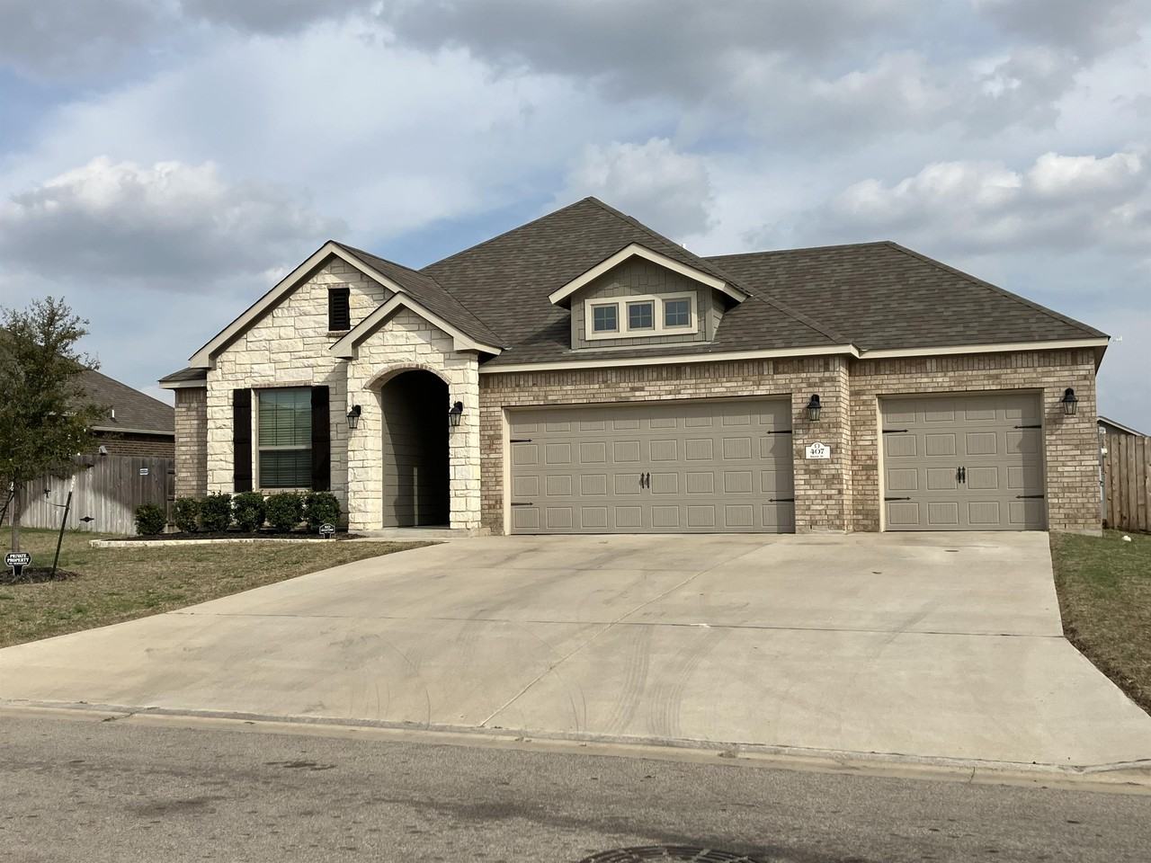 407 Raven Dr #1 - Photo 2 of 18