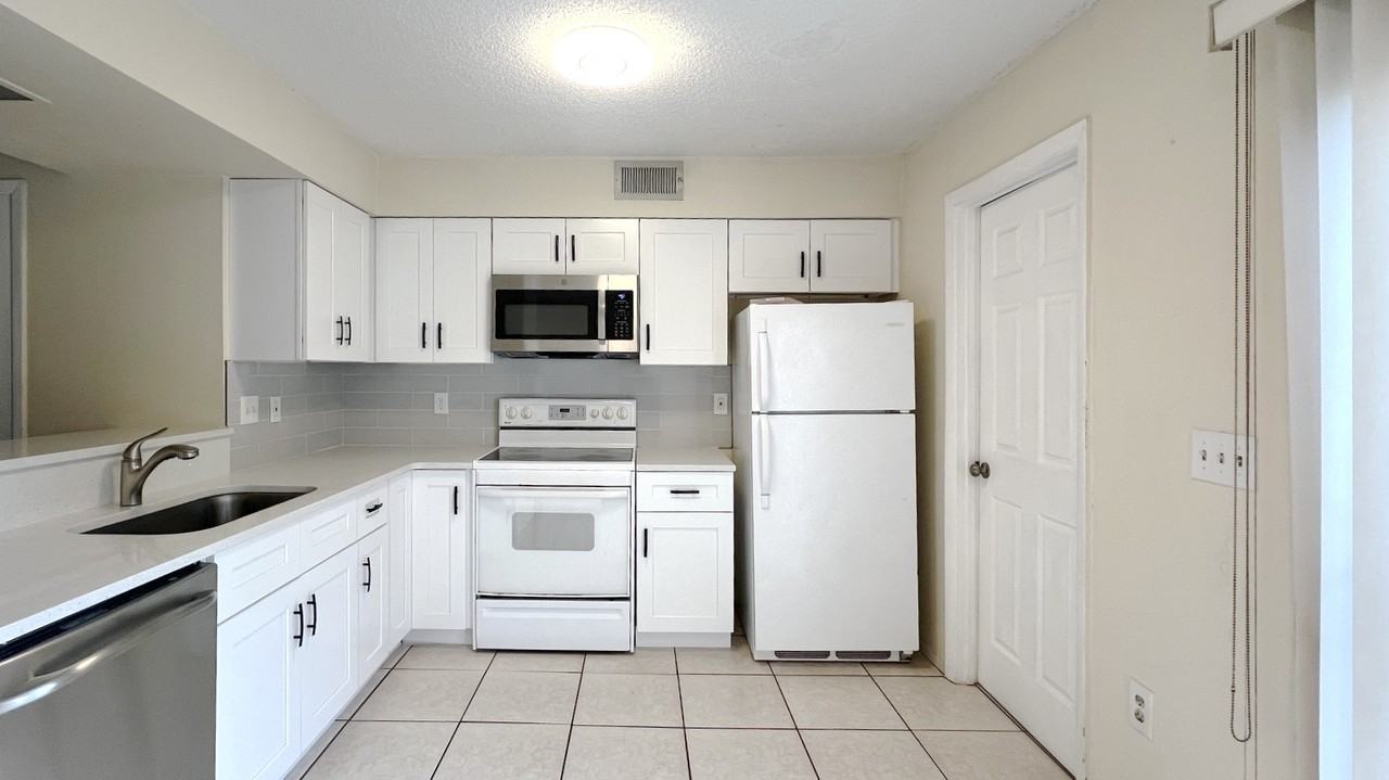 2714 Tally Ho Ave #2714 - Photo 6 of 15