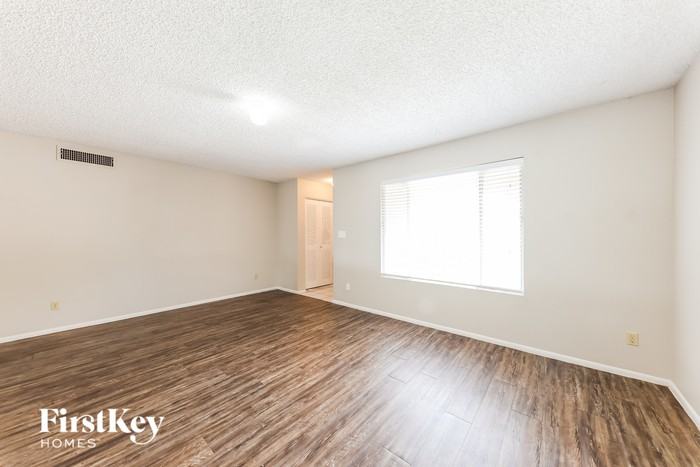4535 W Shaw Butte Dr - Photo 3 of 16