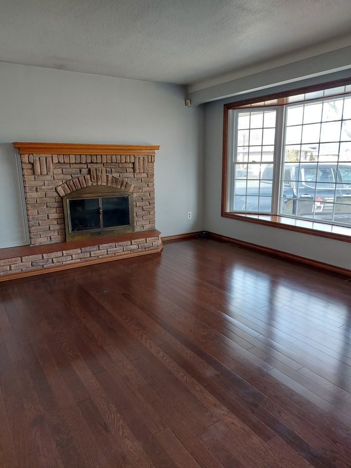 33 Crescentwood Drive #MAIN - Photo 2 of 9