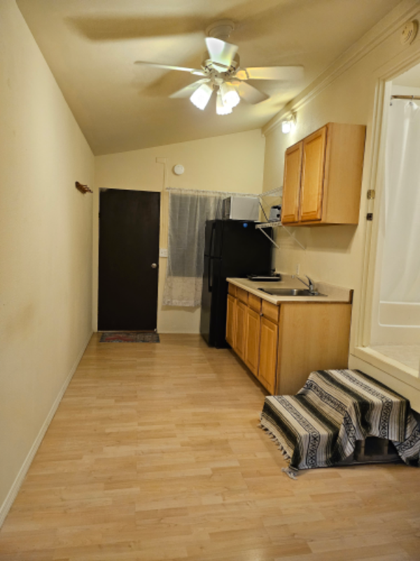 5150 Kupele Pl Apt B #B - Photo 3 of 5