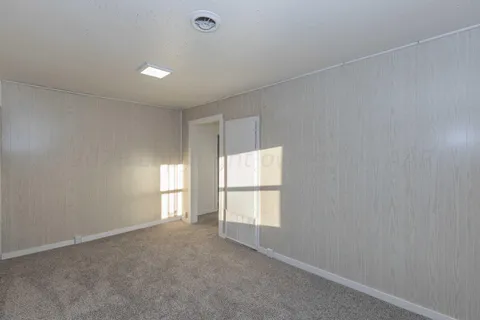 312 S Virginia St - Photo 3 of 20