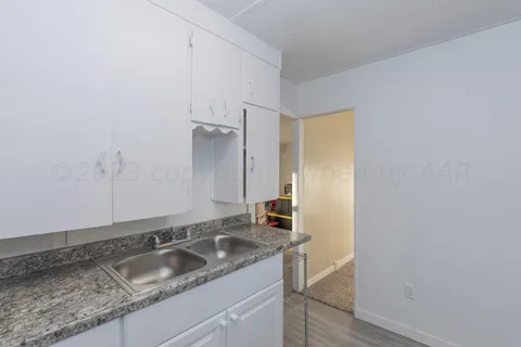 312 S Virginia St - Photo 5 of 20