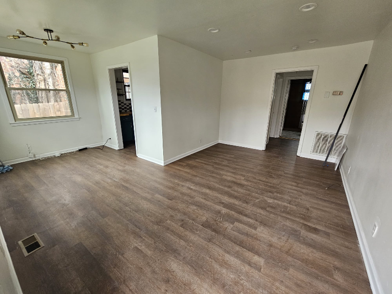 933 Riverside Dr #1 - Photo 3 of 5