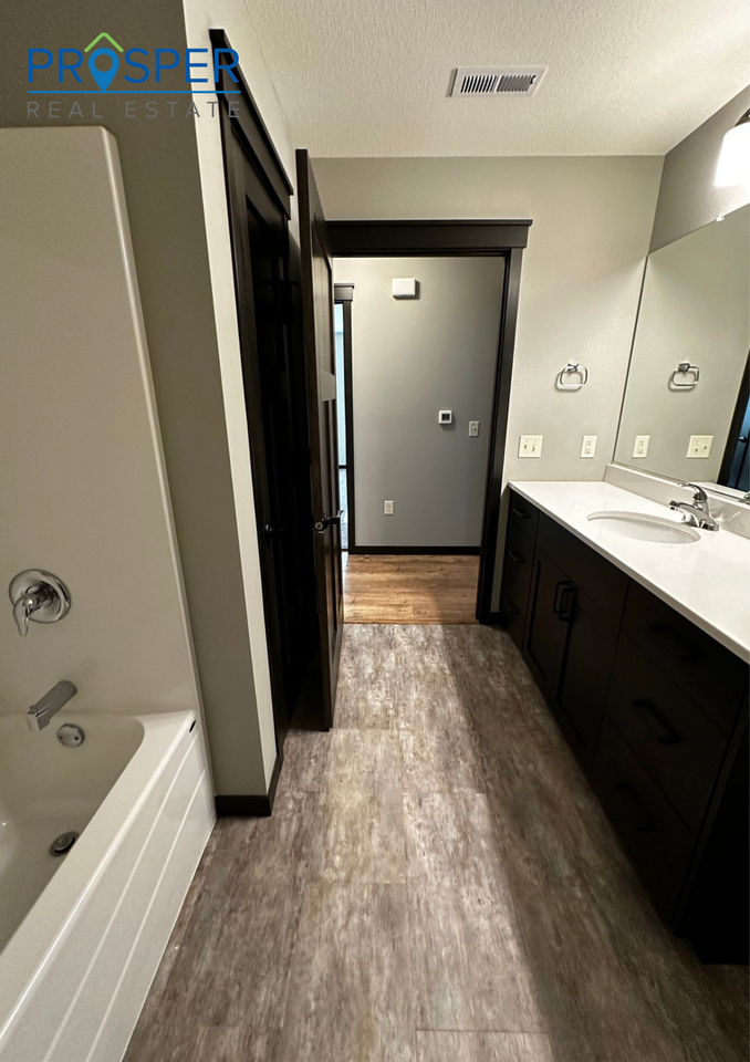 KE1614 - Photo 5 of 24