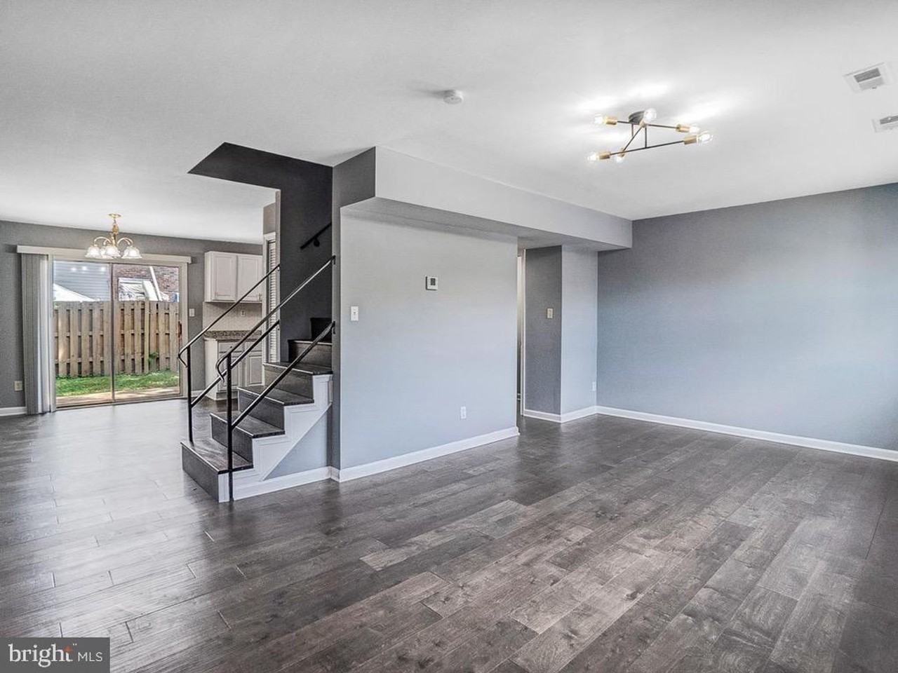 330 Brock Sq - Photo 7 of 18