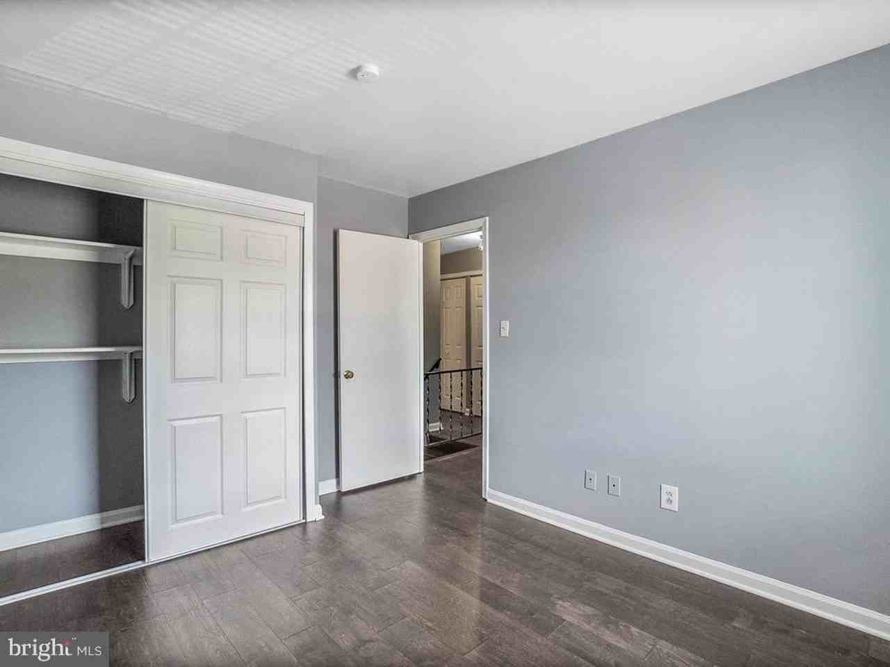 330 Brock Sq - Photo 6 of 18