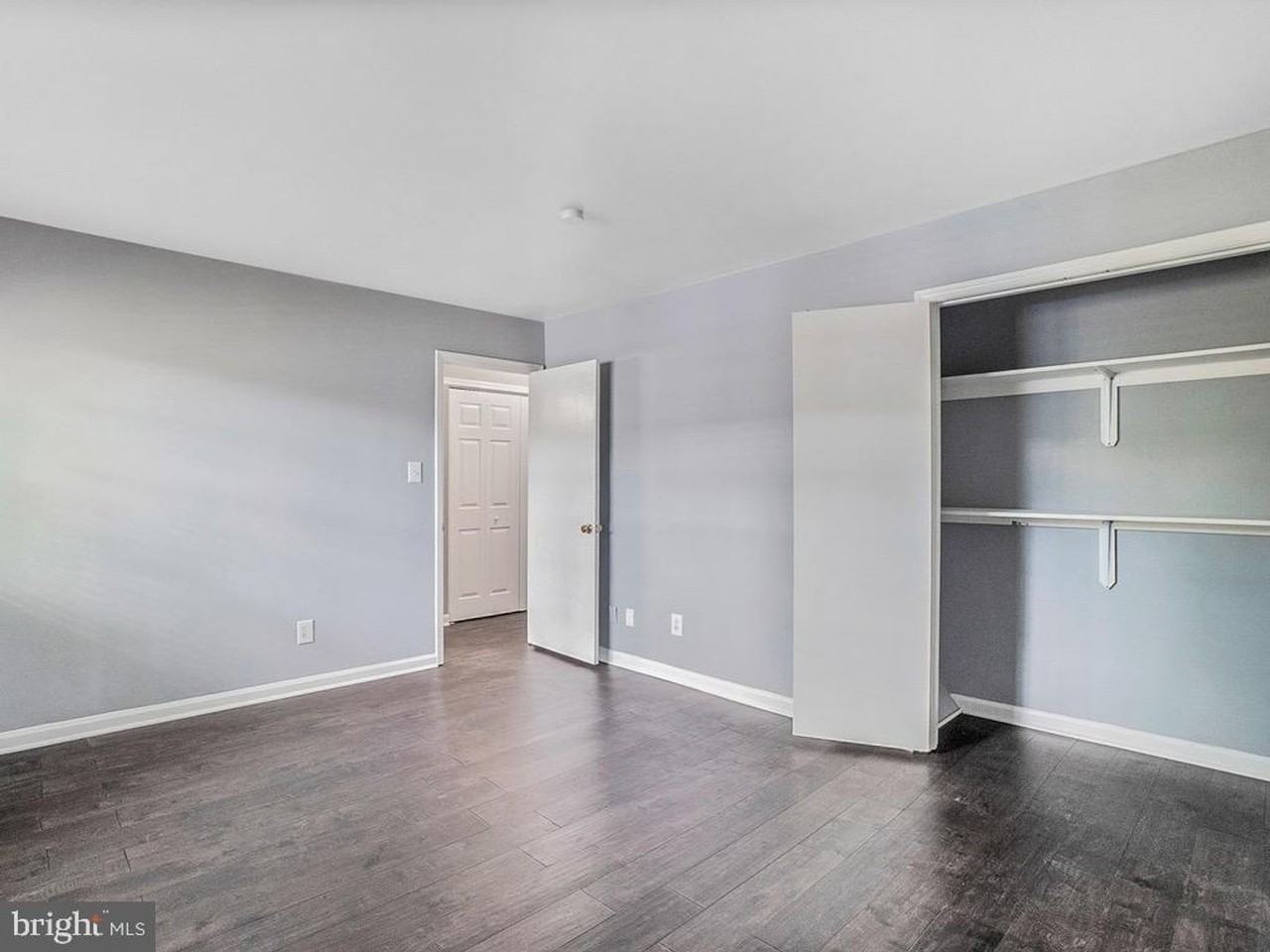 330 Brock Sq - Photo 3 of 18
