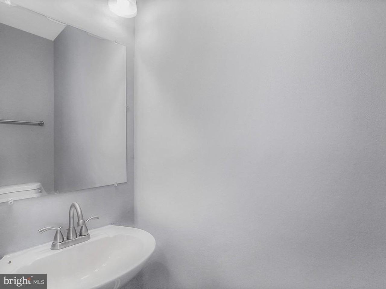 330 Brock Sq - Photo 4 of 18