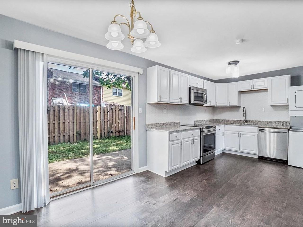 330 Brock Sq - Photo 2 of 18