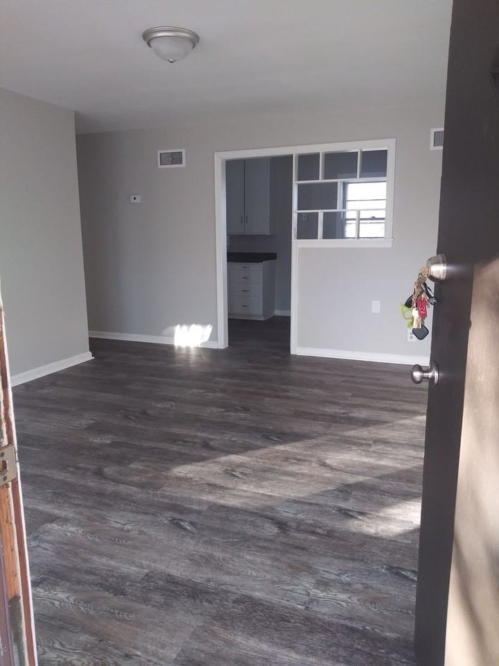 2707 N Spruce St - Photo 3 of 7