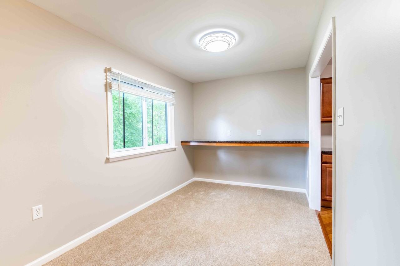 704 Painters Crossing - Photo 5 of 34