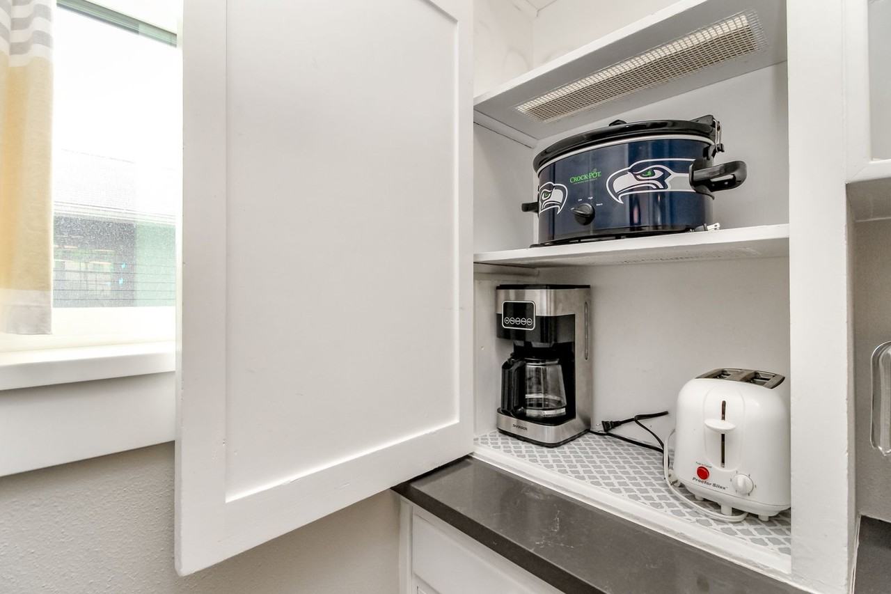 4827 6th Avenue - Photo 5 of 25