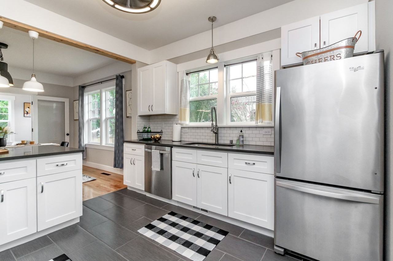 4827 6th Avenue - Photo 6 of 25