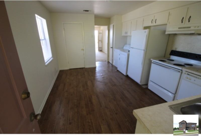 813 N 5th St #D - Photo 3 of 6