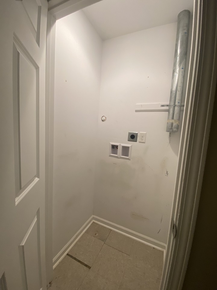 918 Brady St #5 - Photo 5 of 7