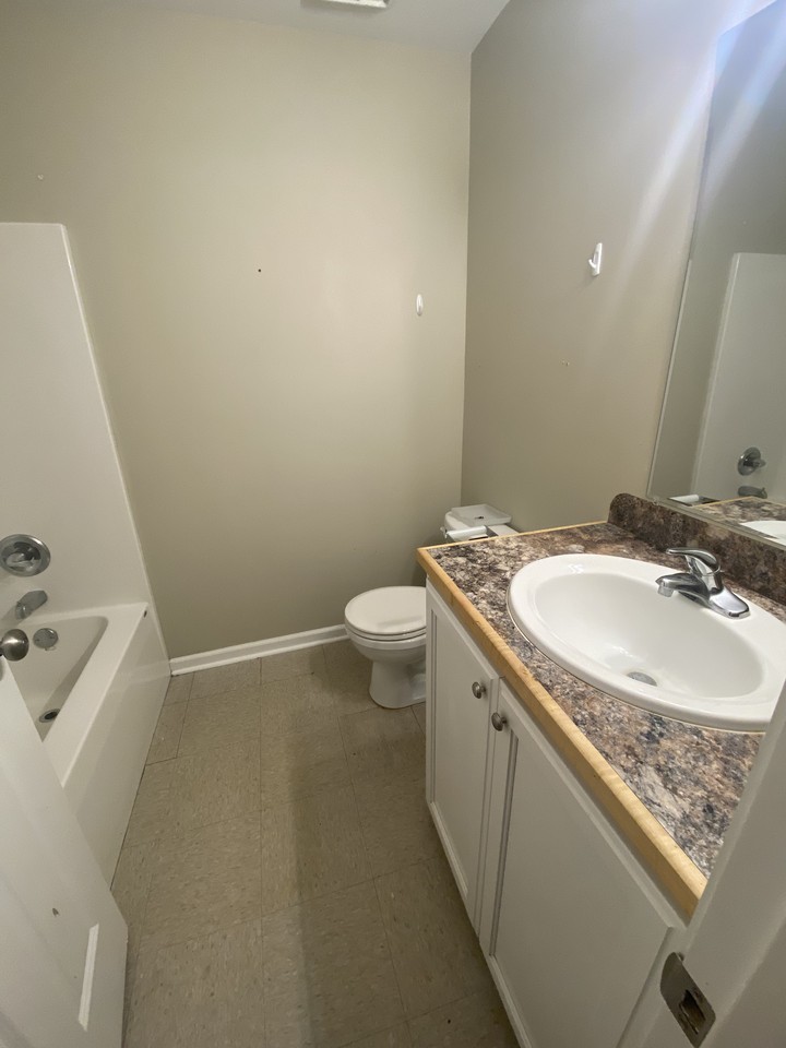 918 Brady St #5 - Photo 7 of 7