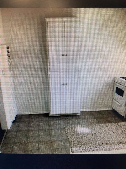 1230 W 29th St #15 - Photo 2 of 5