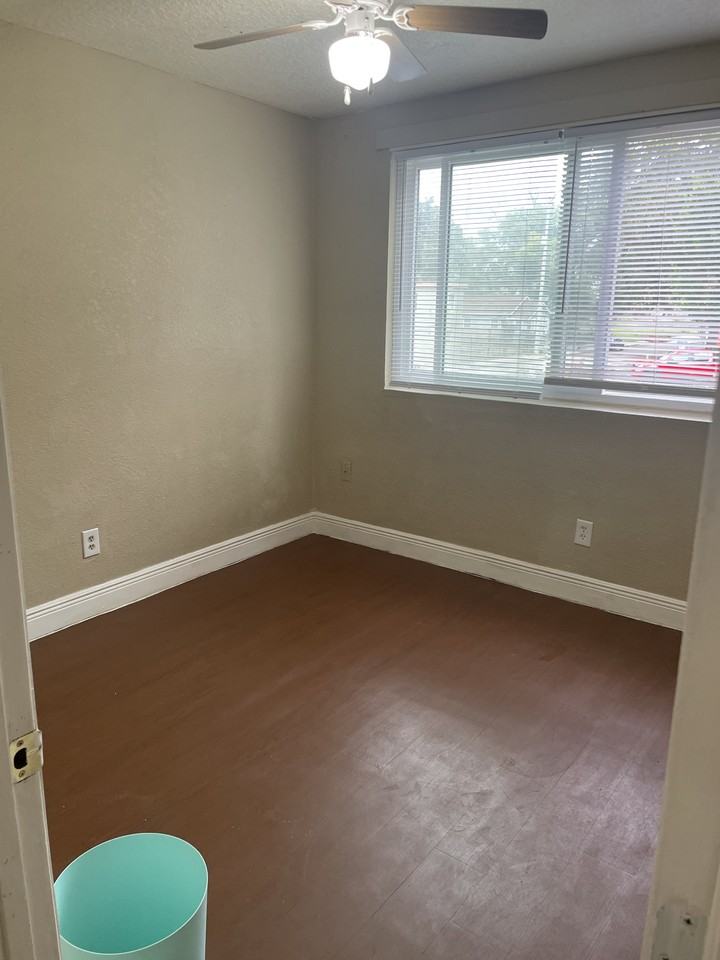 745 Easy Ave #4 - Photo 3 of 12