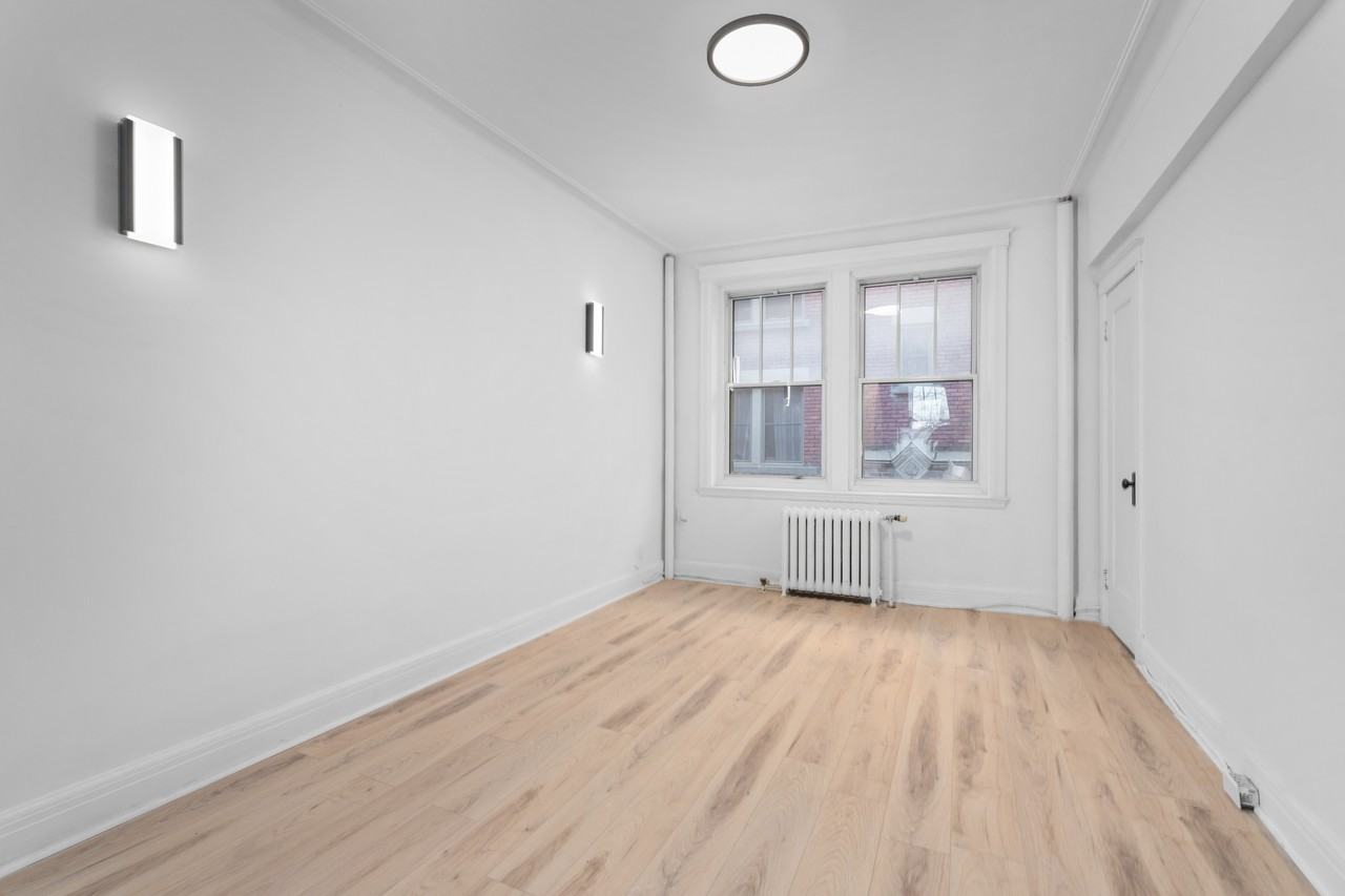 216 Redfern Avenue #6 - Photo 3 of 9