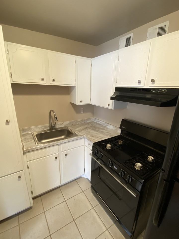 4822 Paseo Blvd - Photo 2 of 50