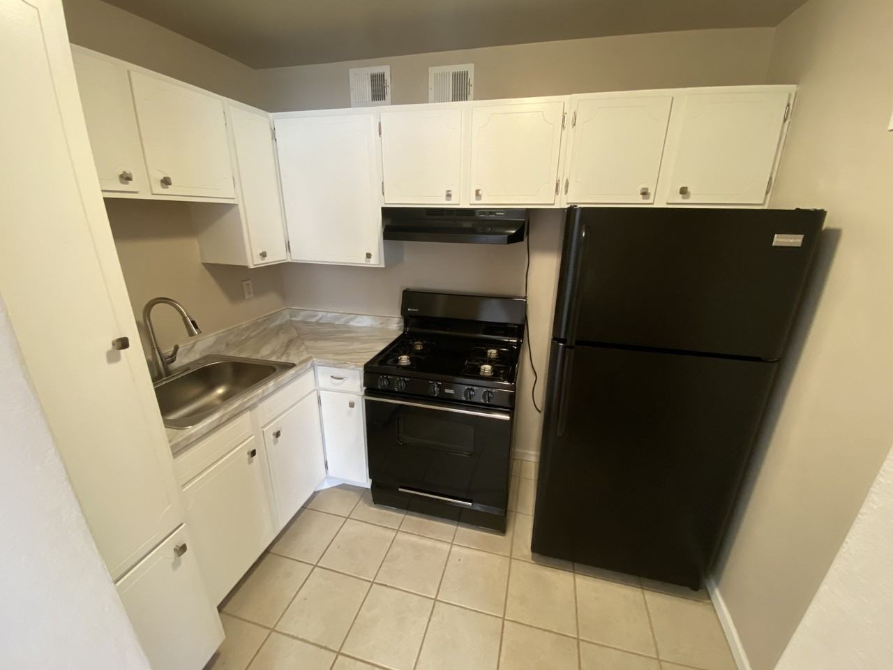 4822 Paseo Blvd - Photo 3 of 50